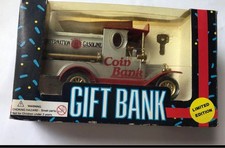 Jouet ancien tirelire en forme