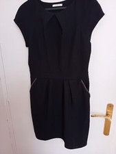 ROBE NOIR HABILLEE SANS MANCHE