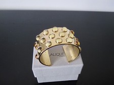 Lalique France : bracelet manchette Mossi en vermeil et cristal.