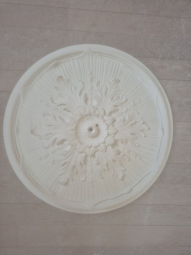Rosace plafond décor ornement
