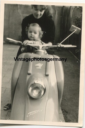 D9508 photo 1960s - d9508, girl