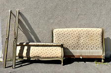 CADRE DE LIT ANCIEN 1.60m, bois sculpté & tapisserie, sans sommier ni matelas