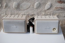 2 enceintes actives blanches