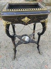 Jardinière en bois noircis