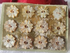 Rare petite plaque boutons