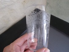 Magnifique verre gobelet richement gravé ancien en cristal de Baccarat