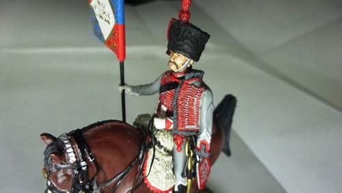 Figurine porte drapeau - porte,