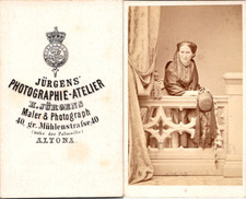 Jürgens, Altona, Femme tenant