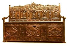 Banc coffre de style renaissance en frêne sculpté XIX siècle 