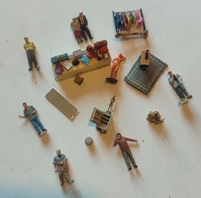 BROCANTE 6 FIGURINES + ETAL