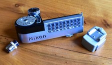 Accessoires pour Nikon F "eyelevel" , cellule, Ar1 et support flash.