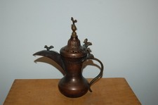 Ancienne verseuse cafetière en laiton et bronze ornée d'oiseau