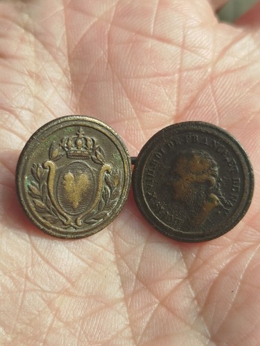 Bouton cape royaliste louis - de,