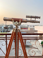 Télescope ancien en laiton