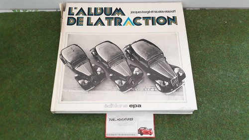 Livre sur automobile - livre,