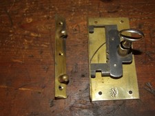 Petite serrure ancienne "VF Paris"  pour malle,coffre ....