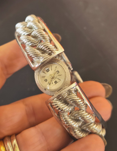 Rapport sombre montre - sombre,