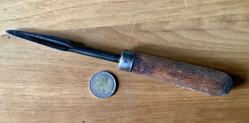 Outils anciens beau - beau, alèsoir