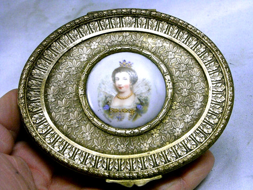 Boite bronze dore - ,