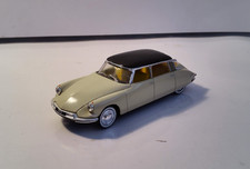 Voiture 1/43 - Universal