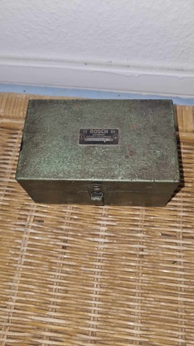 Petite boîte métallique