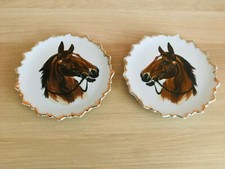 Deux assiettes décoratives