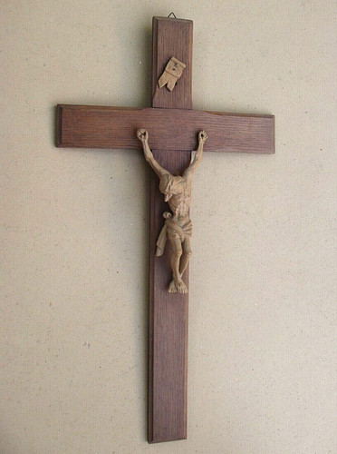 Crucifix chêne ouvragé - crucifix,