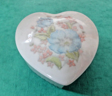 Petite  boite / coffret en porcelaine