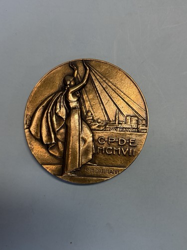 Belle medaille femme art - medaille,