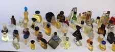 Lot 56 miniatures de parfum