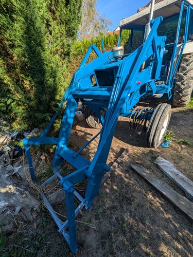 Tracteur agricole bleu - , avec