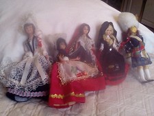 5 poupees folkloriques