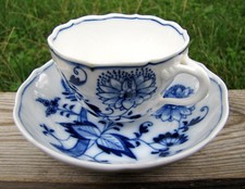 Tasse en Porcelaine Fine Meissen décor bleu Fleur d' Oignon
