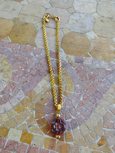 Magnifique collier delphine - magnifique,
