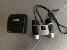 Petites jumelles 8X21 dans leur étui