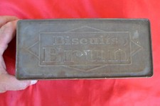 Ancienne boîte en métal gravée en relief "Biscuits Brun" et son prix "Frs 35"