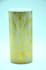 Vase en porcelaine signé AK