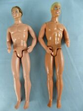  Lot de 2 anciennes poupées KEN BARBIE MATTEL inc 1968 MALAYSIA 