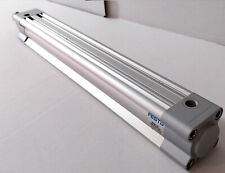 Vérin pneumatique profilé