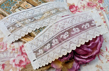 ANCIENNE paire de MANCHETTES XIXe en DENTELLE, JOURS FANTAISIES, POINT PLUMETIS