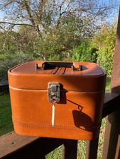 Vanity vintage en simili cuir marron, avec sa clé, TBE