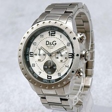 Montre à quartz multifonction
