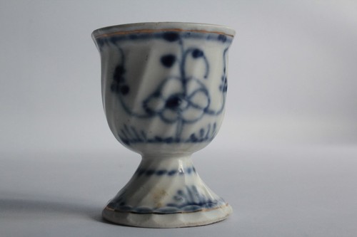 Ancien coquetier porcelaine