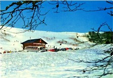 LA TOUR D'AUVERGNE .. LA STATION DE CHAMBOURGUET . LE CHALET ET LES PISTES