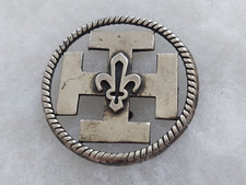 Un insigne de béret  " Scout de France ".