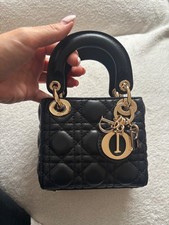 Mini sac à main en cuir noir cannage, style iconique, excellent état