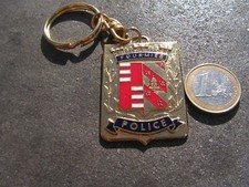 insigne porte clef   police fourmies          ( c40)