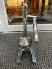 Ancien presse agrume extracteur de jus en métal chromé
