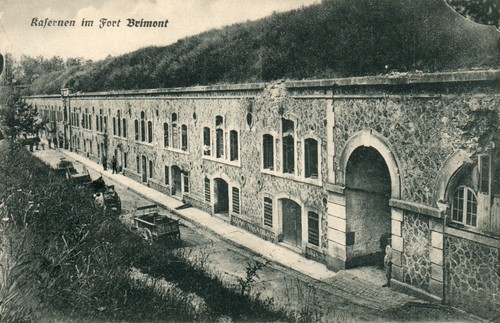 Carte postale casernes à - postale*,