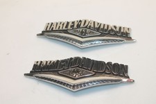 PAIRE D'EMBLEMES DE RESERVOIR pour HARLEY DAVIDSON ROAD KING .. * ORIGINAL *